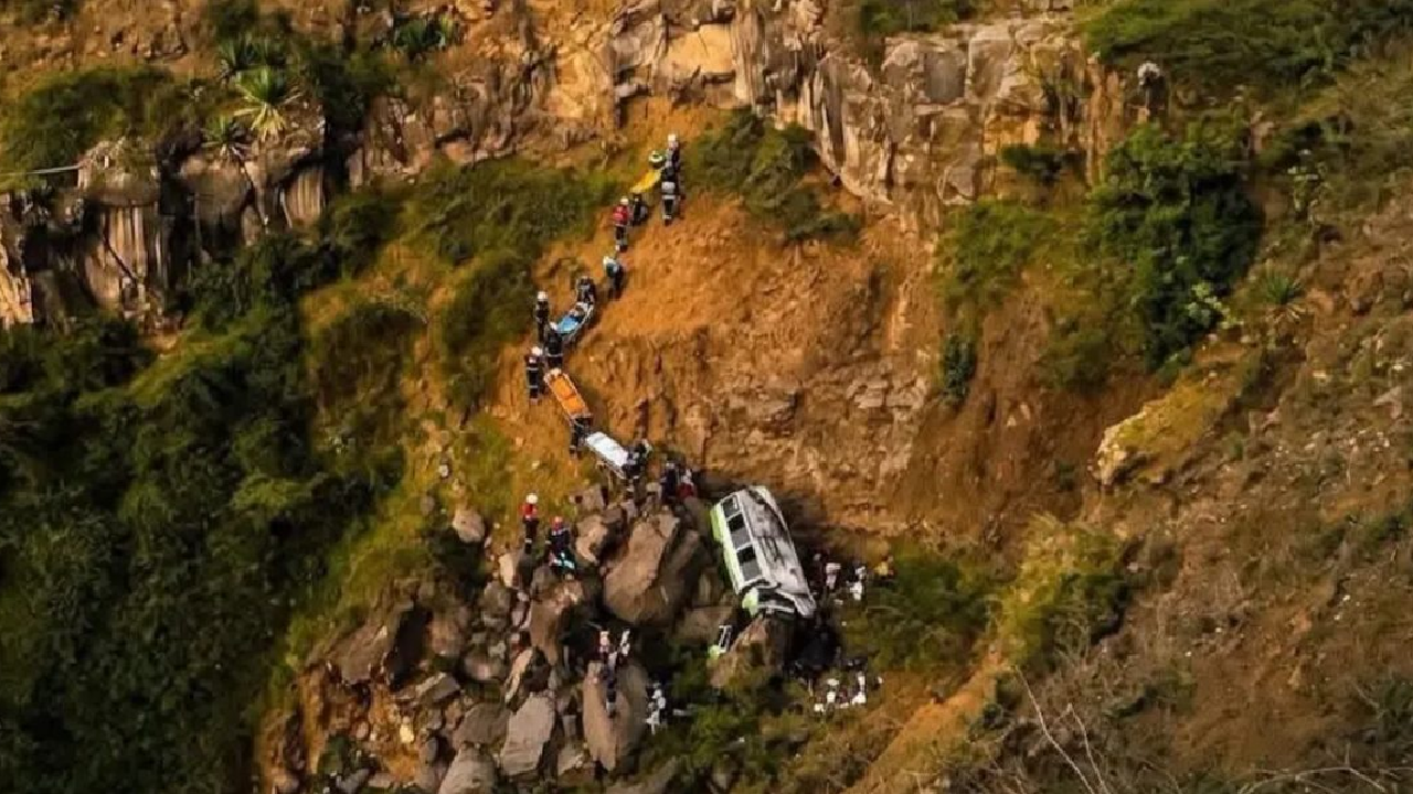 Última foto de los 25 alumnos que murieron tras regresar de excursión Imagen de Última foto de los 25 alumnos que murieron tras regresar de excursión