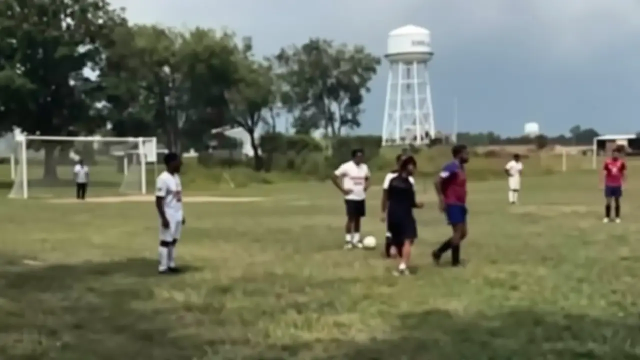 Hombres armados irrumpen partido y matan a jugador en pleno campo Imagen de Hombres armados irrumpen partido y matan a jugador en pleno campo