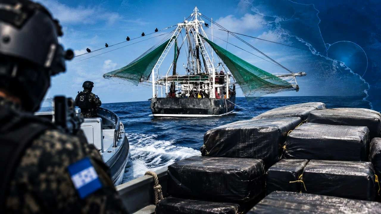 Dos barcos, 11 detenidos y fardos al mar: el operativo en Patuca Imagen de Dos barcos, 11 detenidos y fardos al mar: el operativo en Patuca