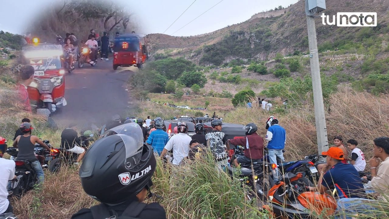 500 motos, un cerro y un show nocturno: así es la tribu urbana de El Berrinche Imagen de 500 motos, un cerro y un show nocturno: así es la tribu urbana de El Berrinche