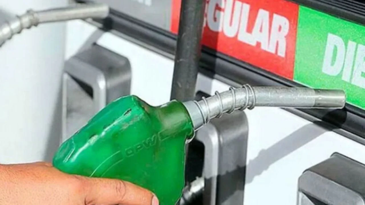 Economistas plantean claves para frenar impacto por alza de carburantes Imagen de Economistas plantean claves para frenar impacto por alza de carburantes
