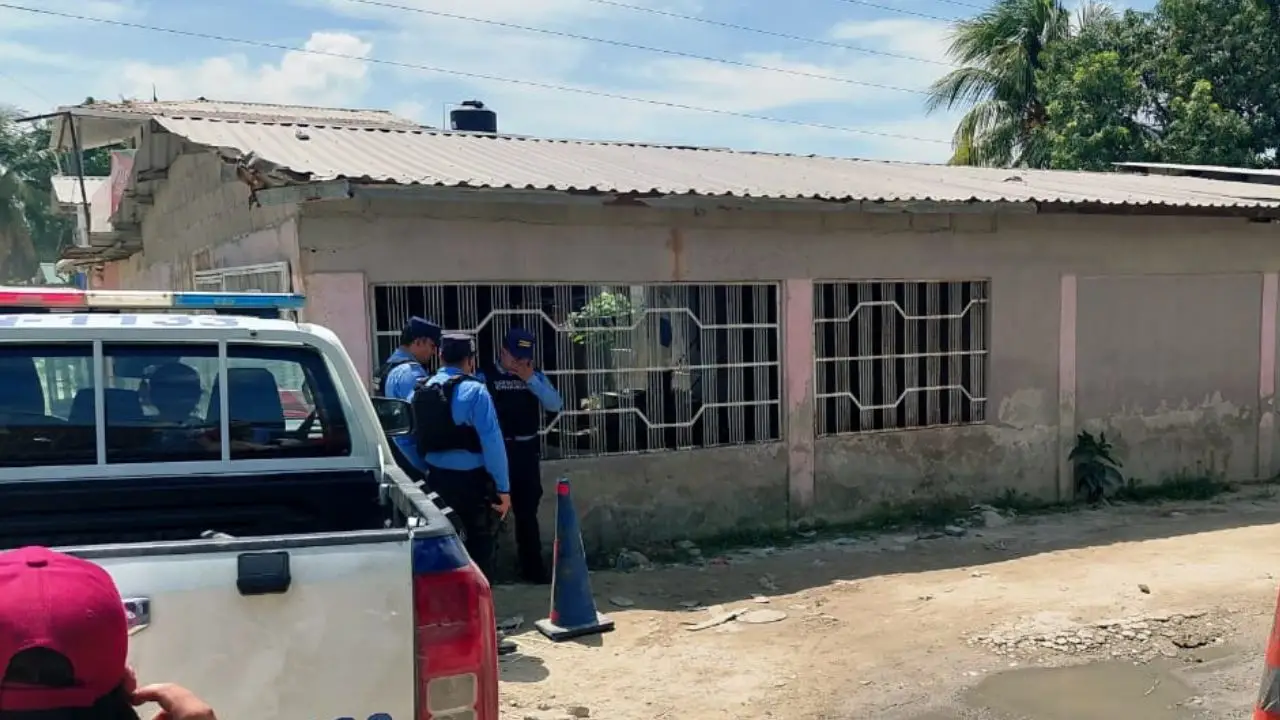 Le disparan a joven con su niña en brazos; iba corriendo por su vida Imagen de Le disparan a joven con su niña en brazos; iba corriendo por su vida