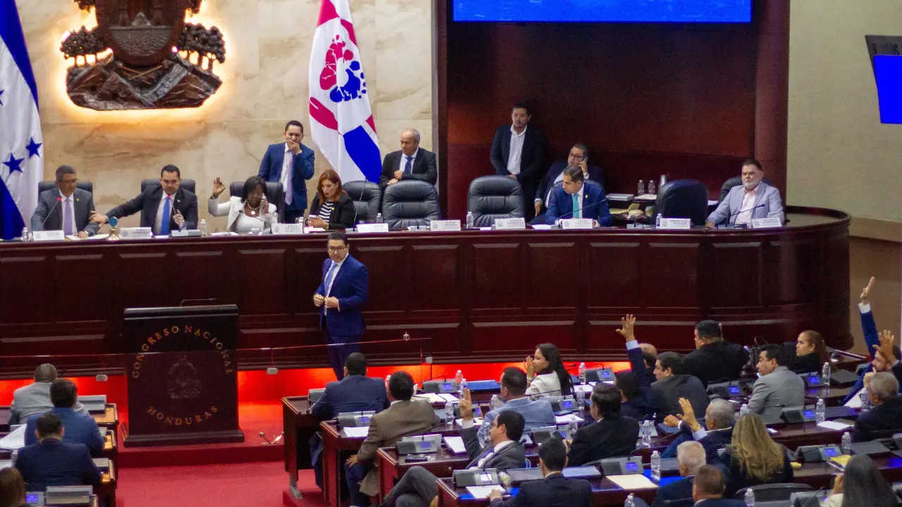 Diputados y alcaldes por solo dos años: la propuesta que suena en el Congreso Nacional Imagen de Diputados y alcaldes por solo dos años: la propuesta que suena en el Congreso Nacional