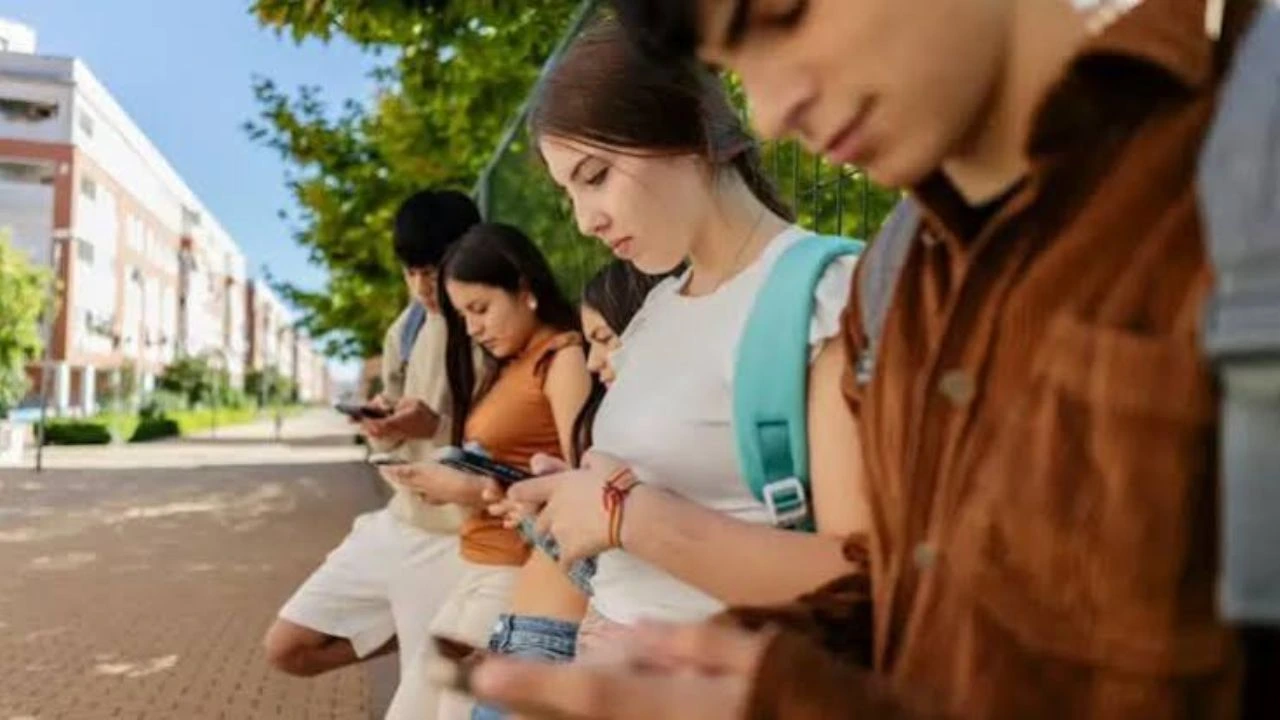 ¿Hablas menos? Es preocupante: la ciencia revela por qué estamos en silencio Imagen de ¿Hablas menos? Es preocupante: la ciencia revela por qué estamos en silencio