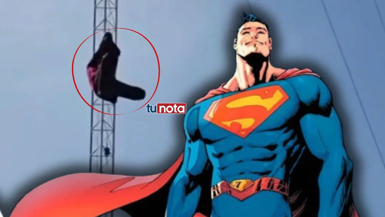 Vídeo | Por creerse 'Superman', hombre, con capa, cayó de una torre en Olancho Imagen de Vídeo | Por creerse 'Superman', hombre, con capa, cayó de una torre en Olancho