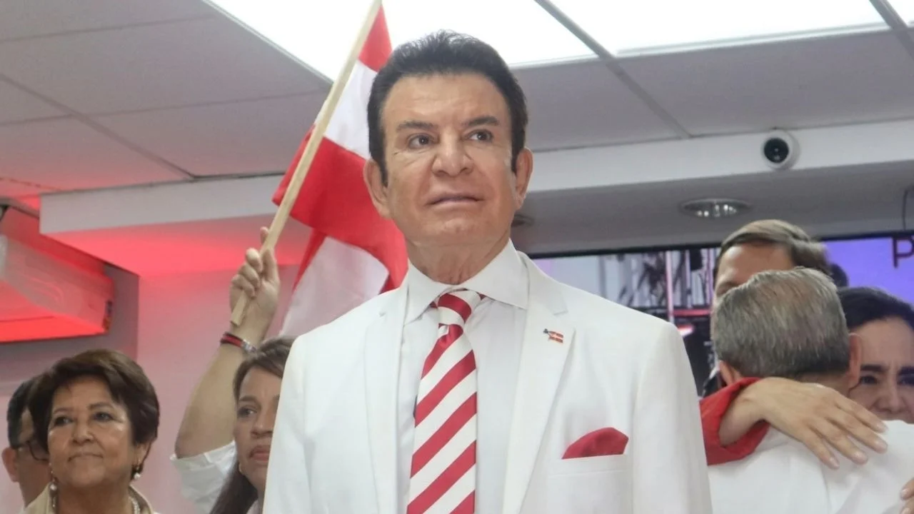 Nasralla denuncia 'plan para inhabilitarlo' tras multa de L146 millones de Política Limpia Imagen de Nasralla denuncia 'plan para inhabilitarlo' tras multa de L146 millones de Política Limpia