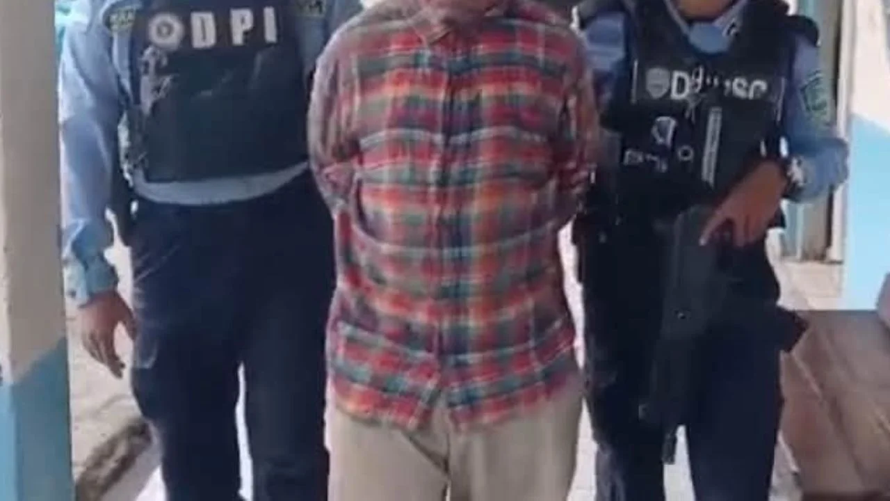 Imagen Principal de Nota: Riña termina a machetazos: hombre pierde dos dedos en Copán