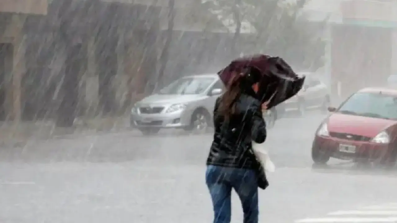 Vaguada y onda tropical dejarán lluvias de moderadas a fuertes en Honduras Imagen de Vaguada y onda tropical dejarán lluvias de moderadas a fuertes en Honduras