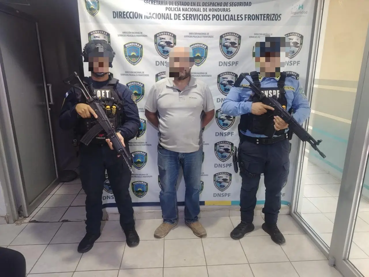Foto del ciudadano guatemalteco al cual le incautan medicamentos en Ceibita, Quimistán