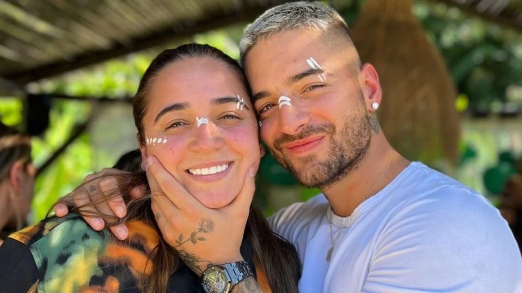 Maluma con su hermana muestran rostros de felicidad.
