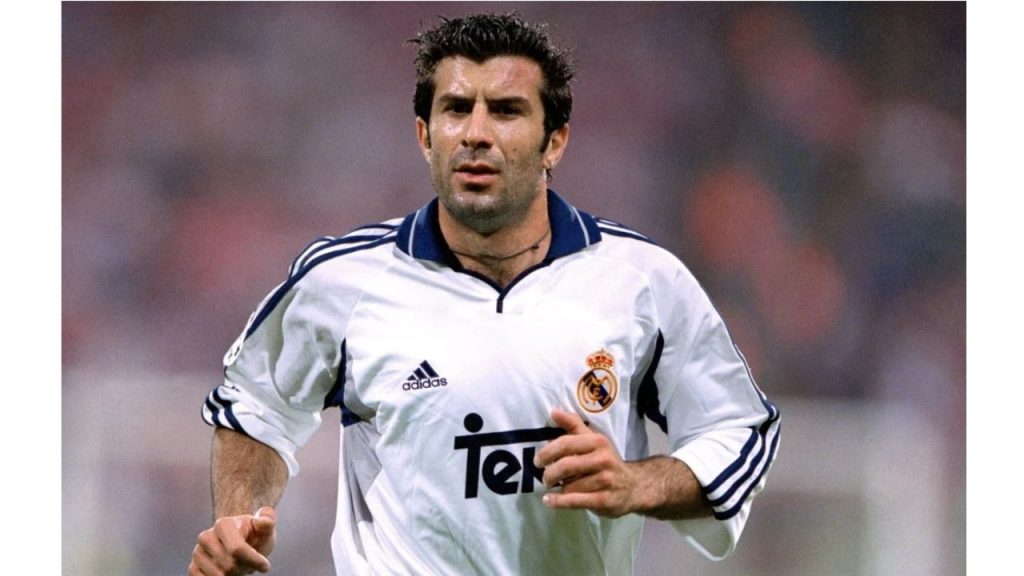 Luis Figo con camisa del Real Madrid.
