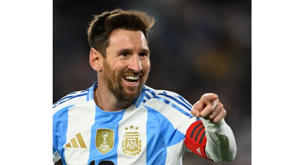 Messi luce camisa de su equipo.