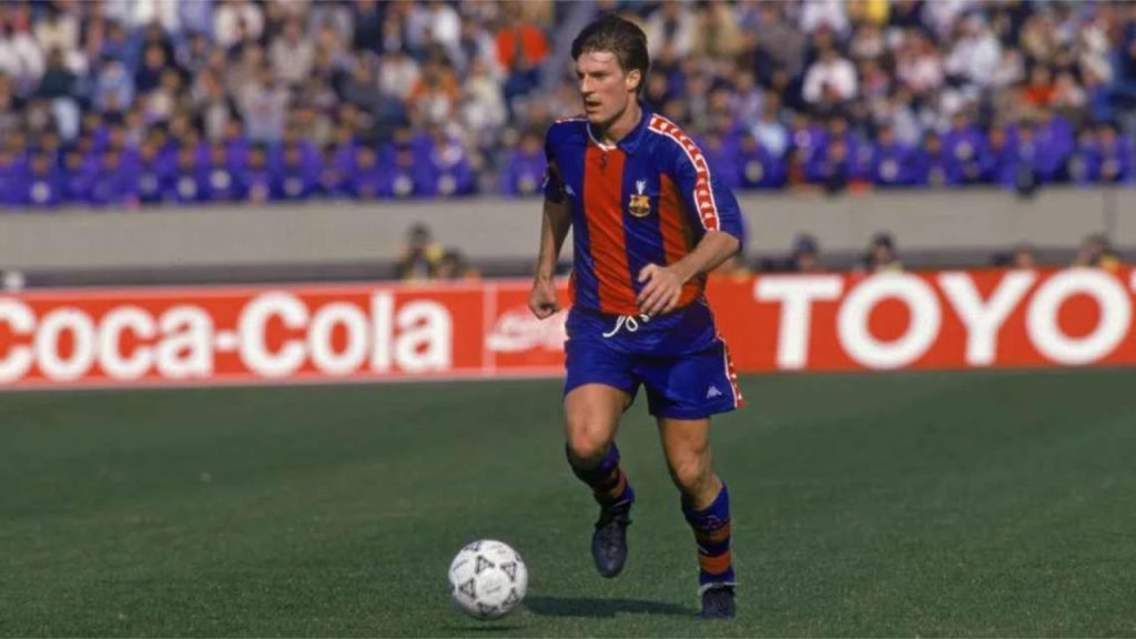 Michael Laudrup con traje deportivo.