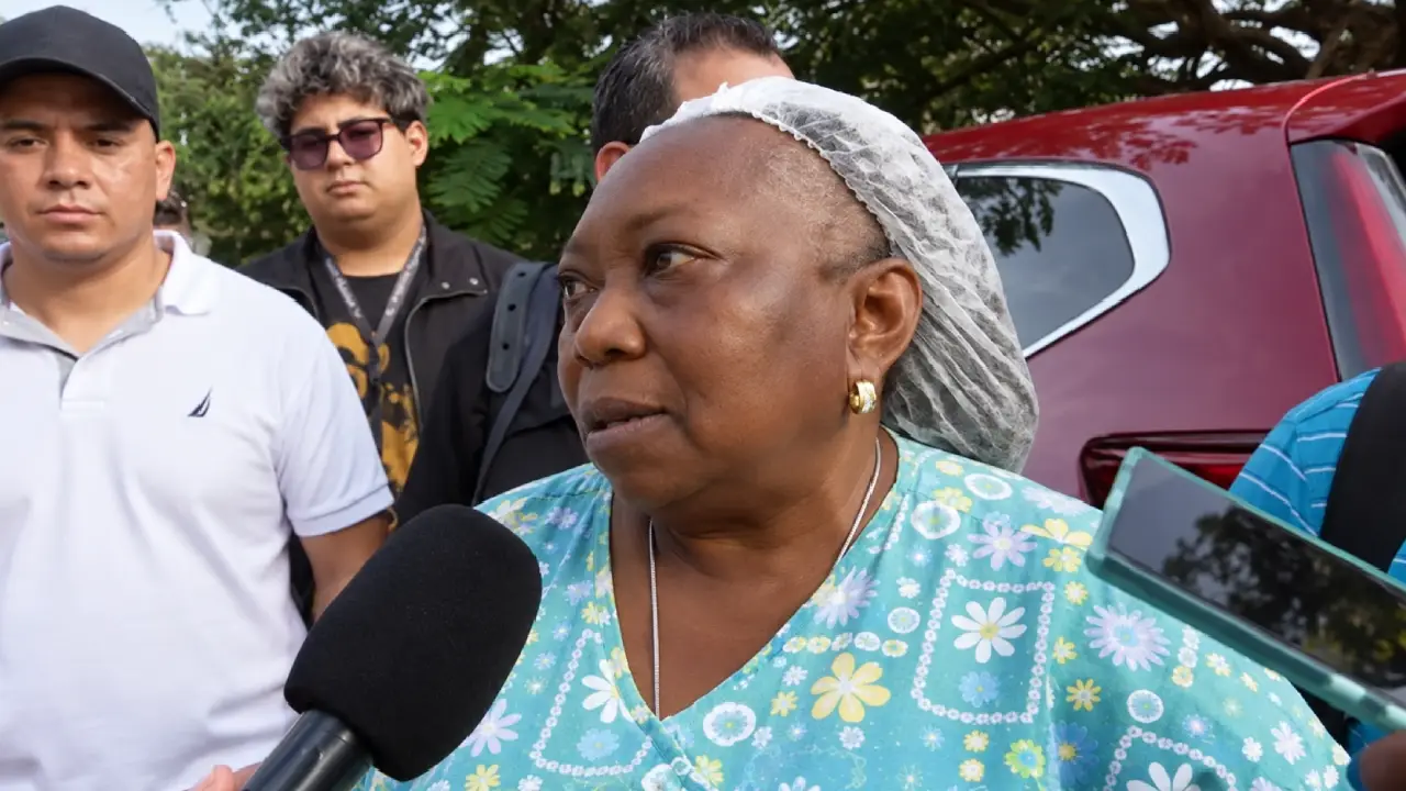 Empleados de cocina del Hospital Escuela durante protesta