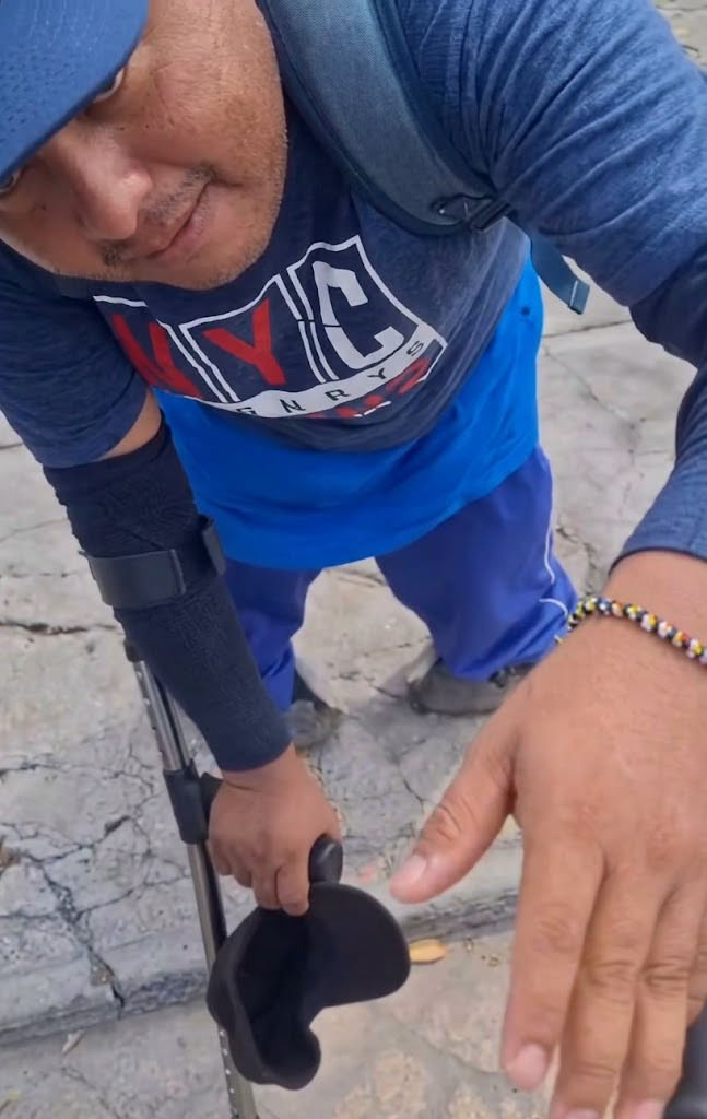 Foto del falso mendigo que pedía dinero en calles de Cancún, México
