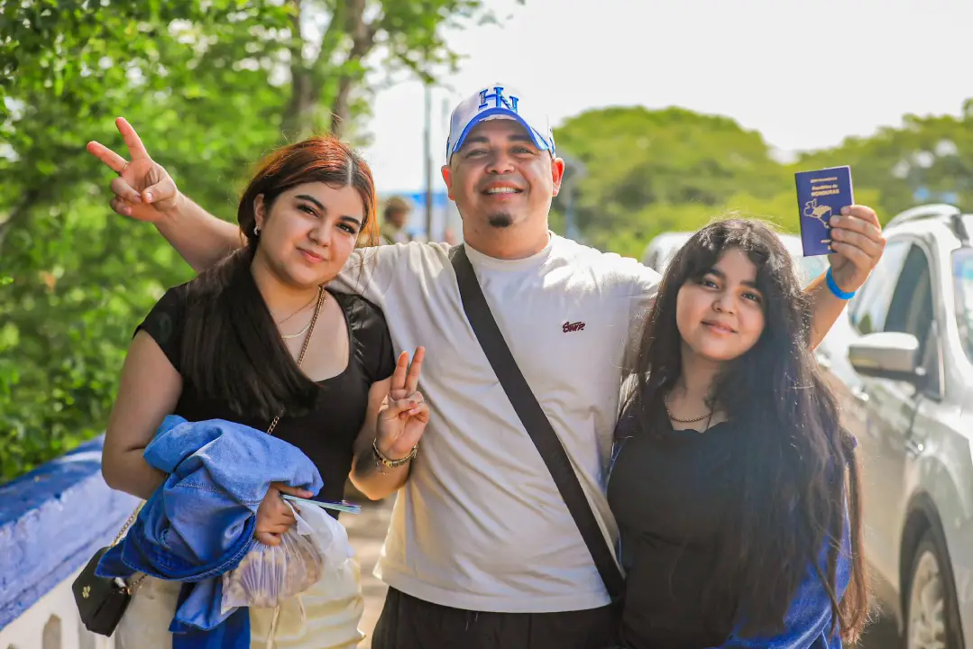 hondureños en El Salvador