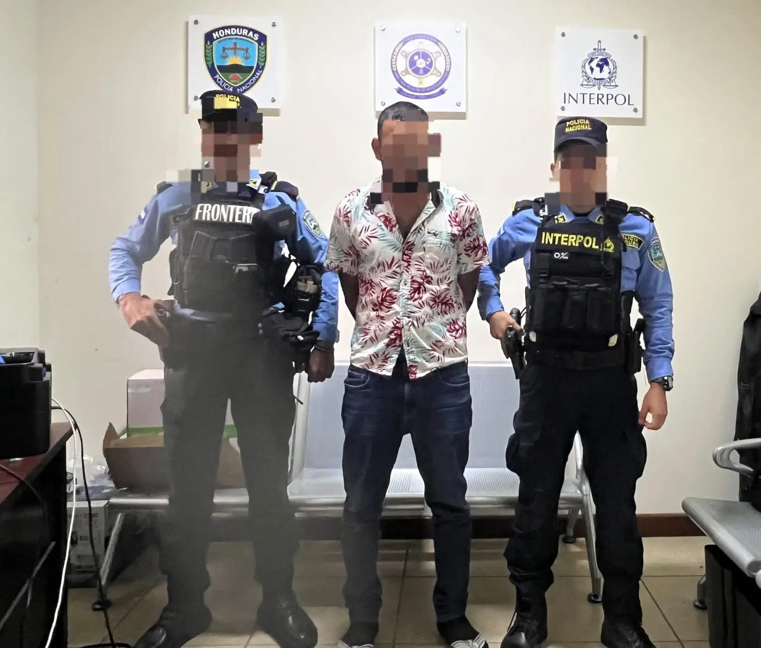 Foto de uno de los tres hondureños tras ser deportados de Estados Unidos