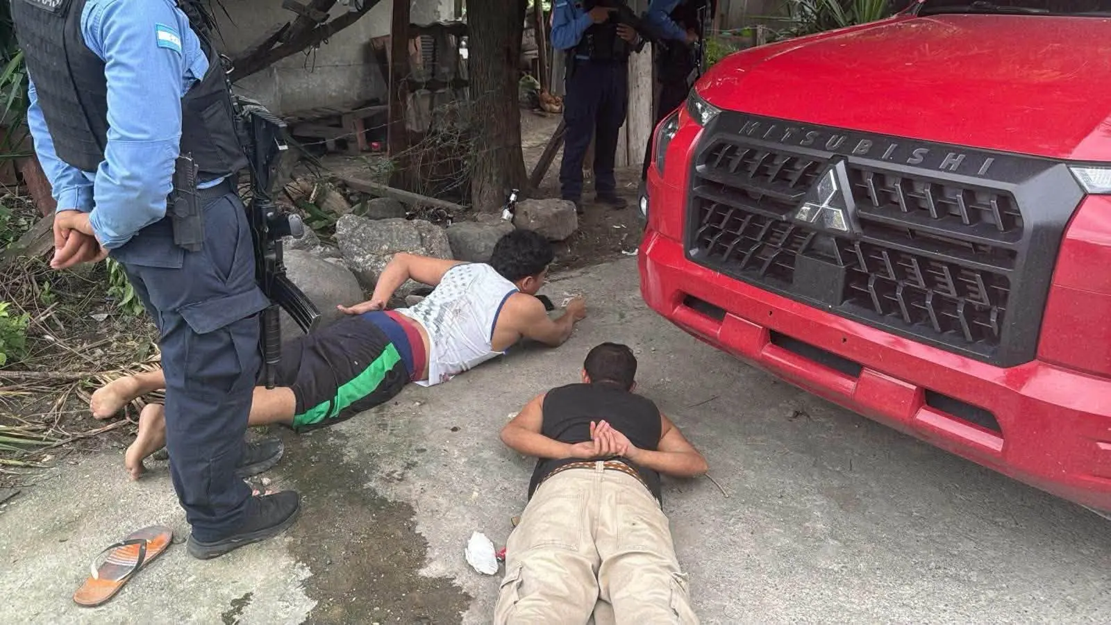 Hombres detenidos