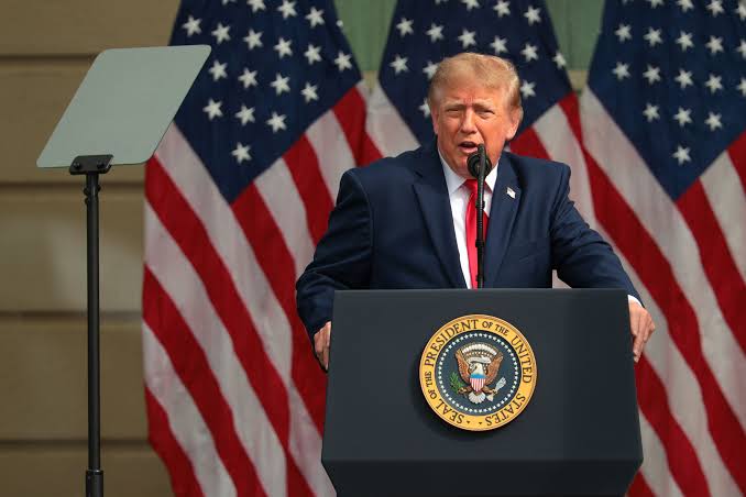 donald trump podio