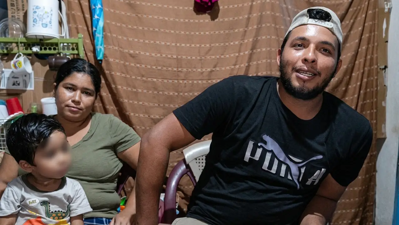 Padres hondureños piden ayuda a Bukele