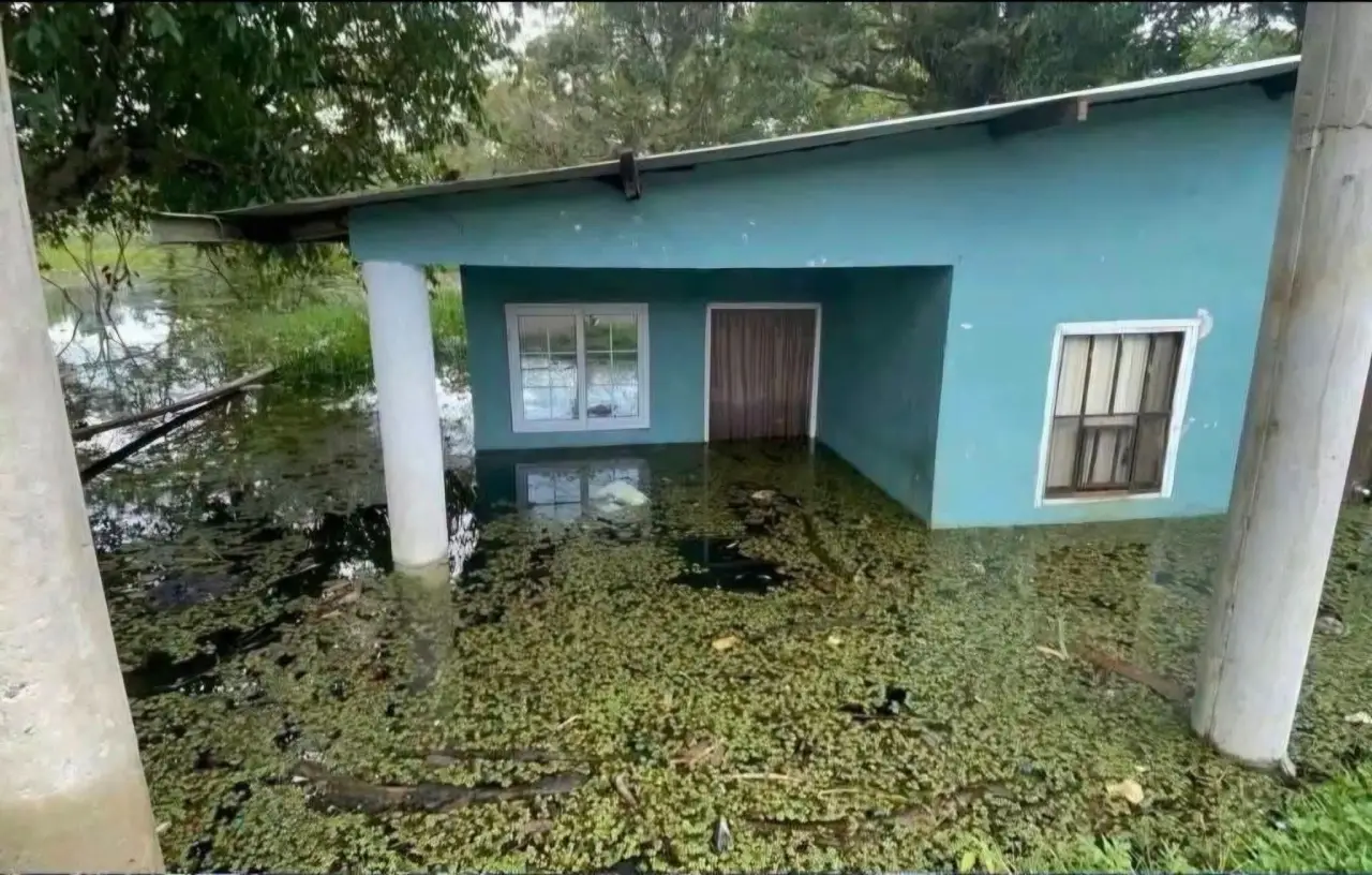 Vivienda afectada por crecida del Lago de Yojoa