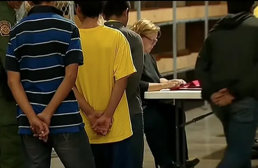 Menores no acompañados detenidos por ICE