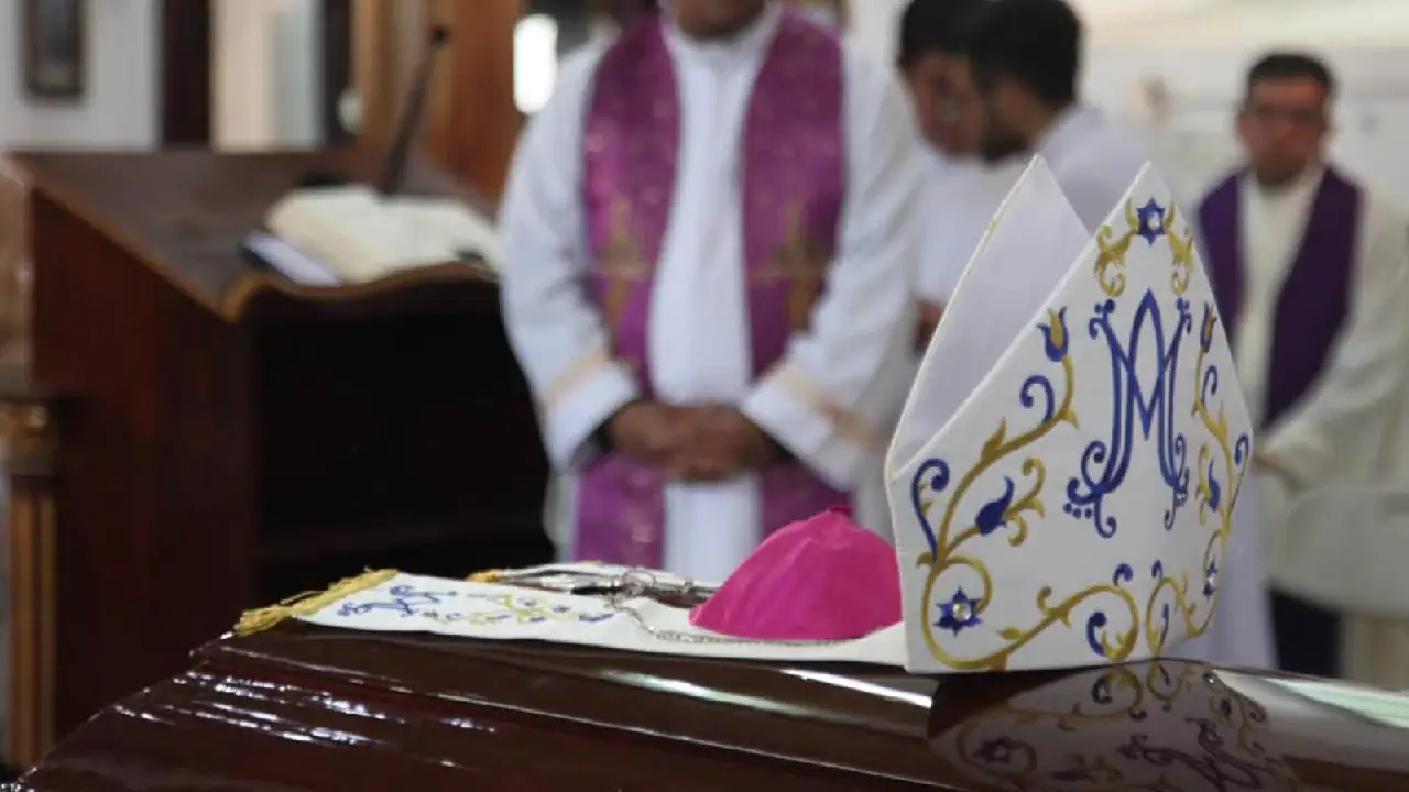 Féretro de monseñor Teodoro Gómez