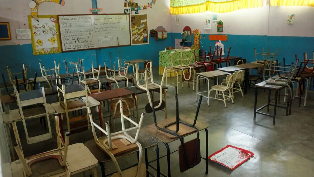 Estudiantes dejan las aulas: más de 21 mil salieron del sistema en el 2026 Imagen de Estudiantes dejan las aulas: más de 21 mil salieron del sistema en el 2026