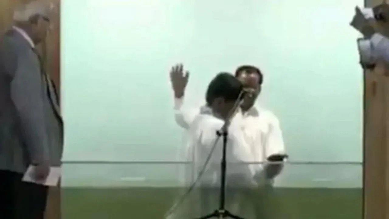 Imagen de Reviven video de hombre que sobrevivió a descarga eléctrica durante bautizo