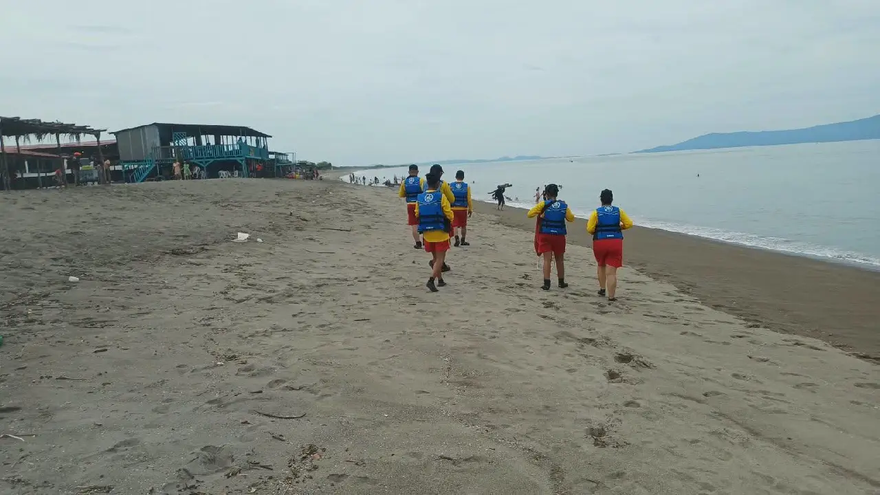 Indignación en Copeco: padre reclamó a bombero que salvó a sus hijos en una playa Imagen de Indignación en Copeco: padre reclamó a bombero que salvó a sus hijos en una playa