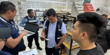 Imagen de Citan a 25 ciudadanos chinos tras inspeccionar negocios en Comayagüela