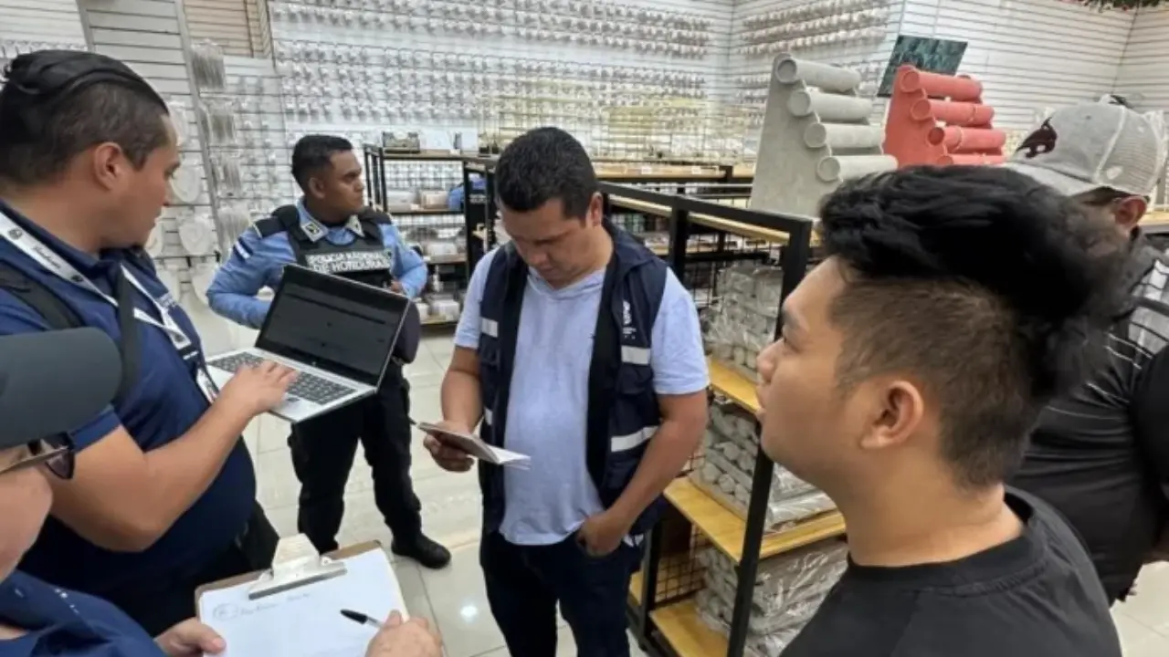 Citan a 25 ciudadanos chinos tras inspeccionar negocios en Comayagüela Imagen de Citan a 25 ciudadanos chinos tras inspeccionar negocios en Comayagüela