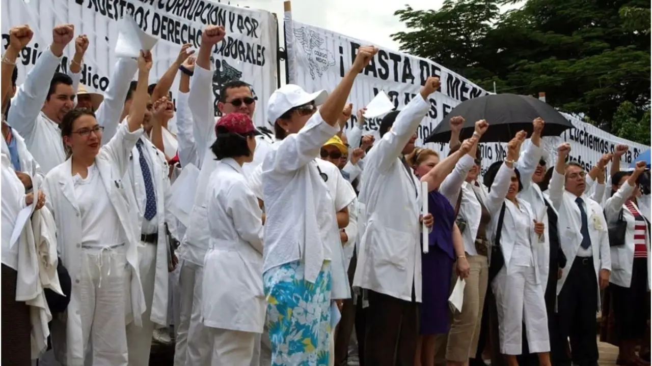 Colegio Médico espera firmar acuerdo con el Gobierno para poner fin a la crisis este lunes Imagen de Colegio Médico espera firmar acuerdo con el Gobierno para poner fin a la crisis este lunes