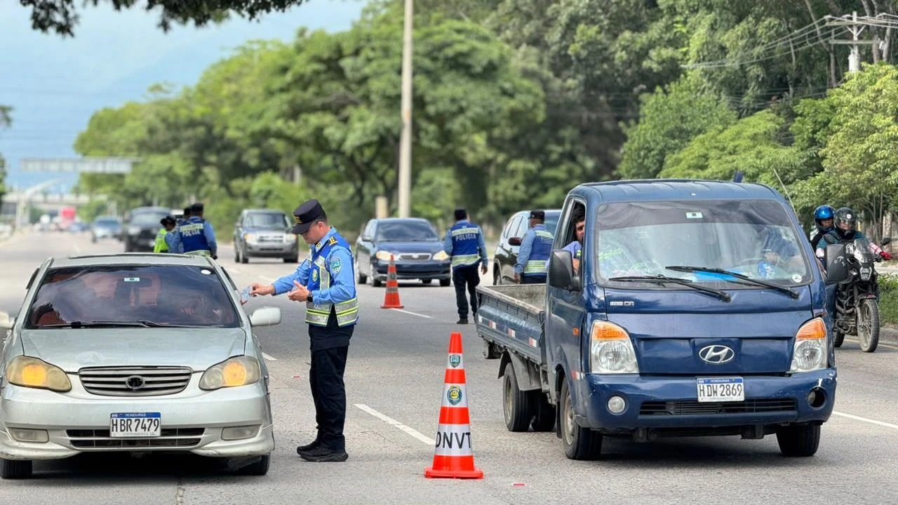 Más de 3,400 conductores han sido sancionados en Semana Morazánica, según la DNVT Imagen de Más de 3,400 conductores han sido sancionados en Semana Morazánica, según la DNVT