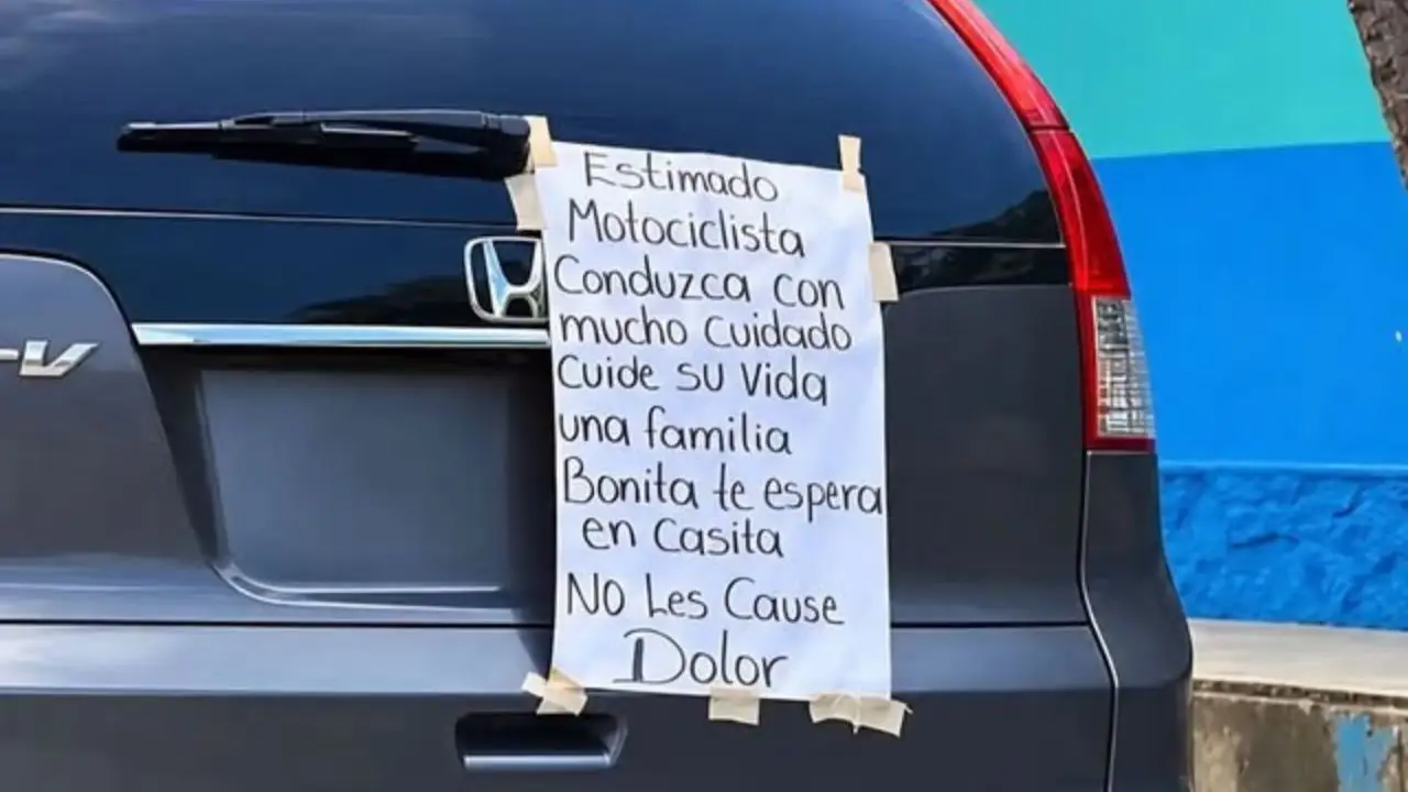 Imagen Principal de Nota: 'Cuide su vida': El peculiar mensaje que un vehículo lleva por las calles de Danlí