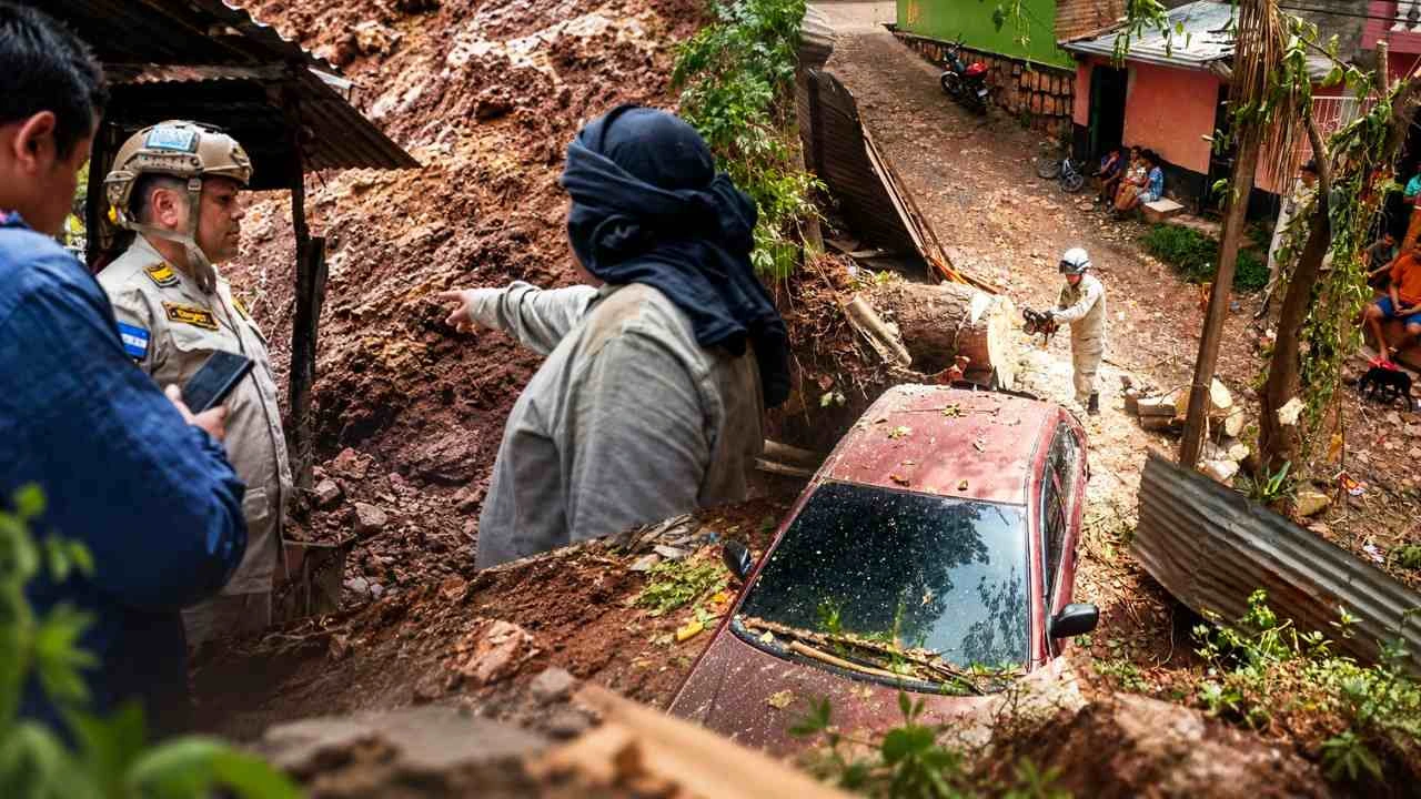 Zona del derrumbe podría ser inhabitable: familias temen no regresar Imagen de Zona del derrumbe podría ser inhabitable: familias temen no regresar