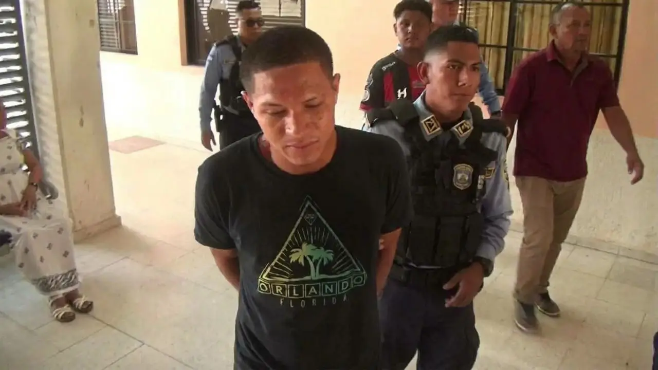 'Doy la vida por mi madre': hombre es detenido por defender a su mamá en Choluteca Imagen de 'Doy la vida por mi madre': hombre es detenido por defender a su mamá en Choluteca