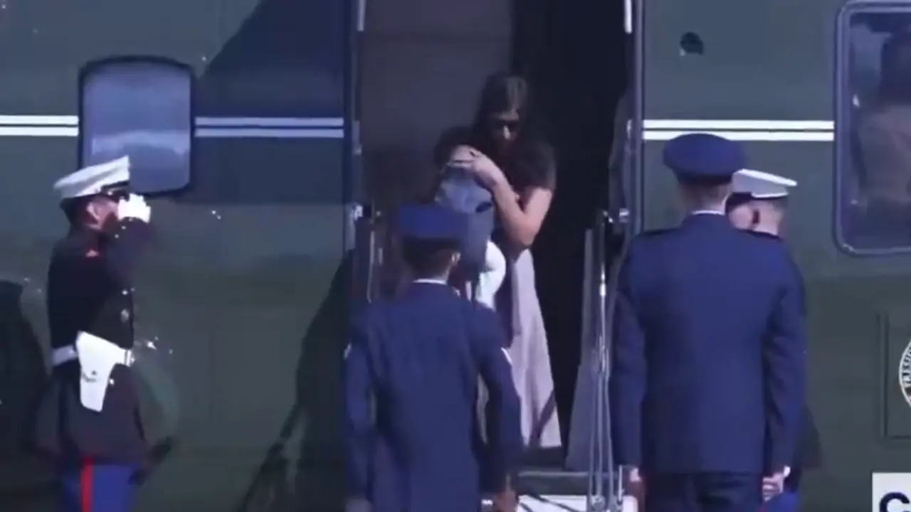 Imagen Principal de Nota: Esposa de vicepresidente de EE. UU. casi se cae con todo y bebé