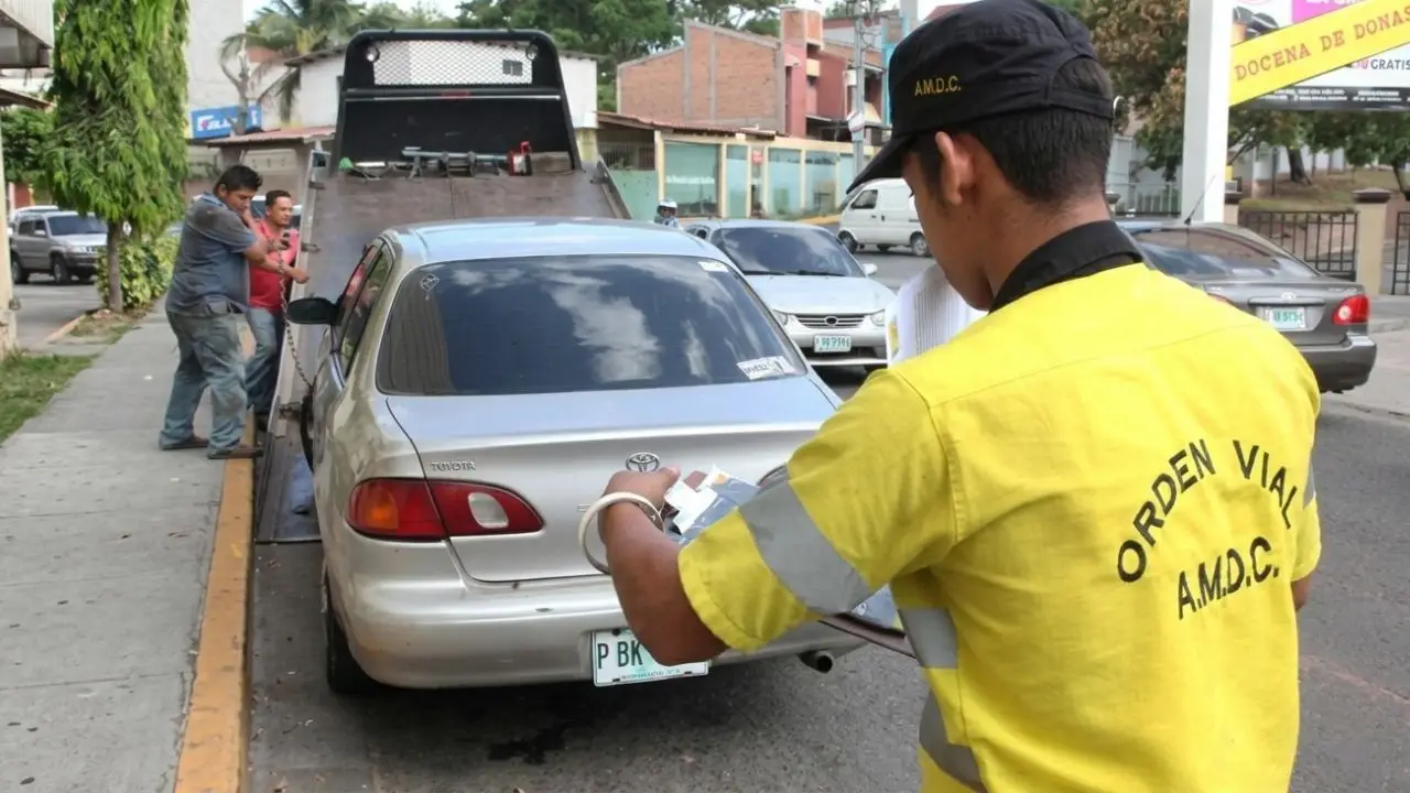 ¿Estaciona en zonas prohibidas? DNVT anuncia sanciones en Tegucigalpa Imagen de ¿Estaciona en zonas prohibidas? DNVT anuncia sanciones en Tegucigalpa