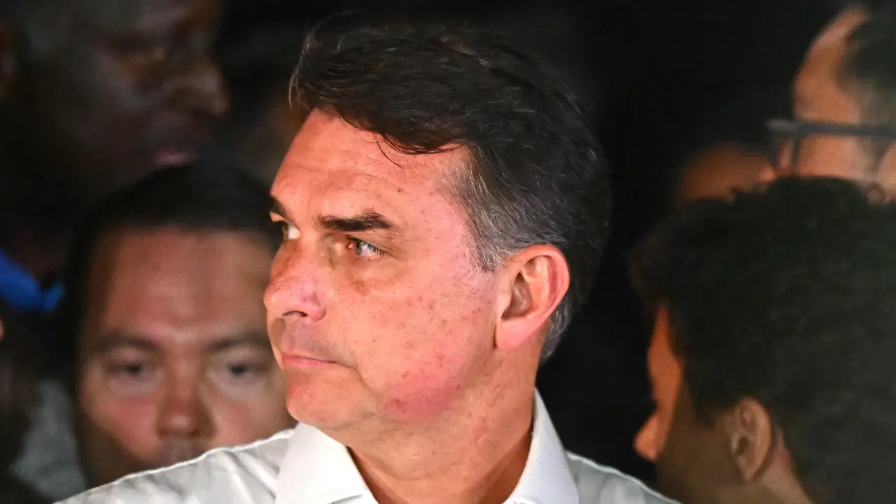 ¿Flávio Bolsonaro huyó de Brasil? Esto se sabe y por qué podría salir del país Imagen de ¿Flávio Bolsonaro huyó de Brasil? Esto se sabe y por qué podría salir del país