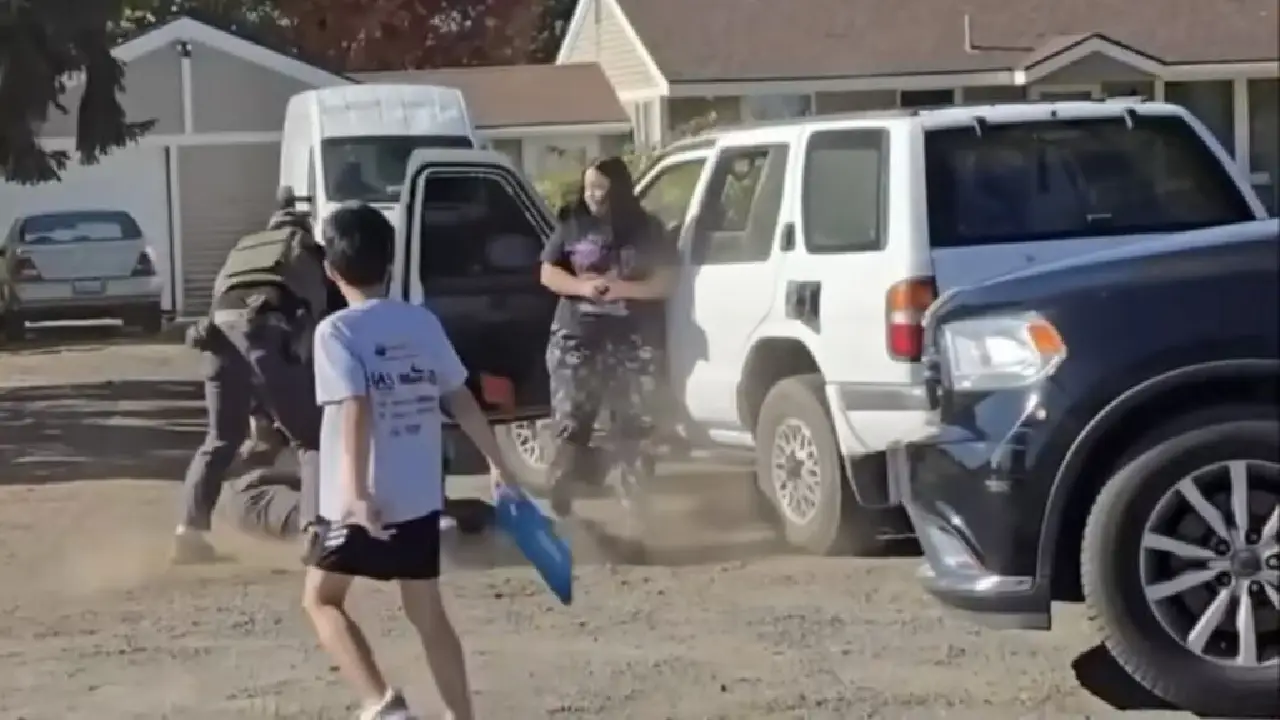 Hondureño suplicó a agentes de ICE no arrestarlo frente a su nieto con autismo Imagen de Hondureño suplicó a agentes de ICE no arrestarlo frente a su nieto con autismo