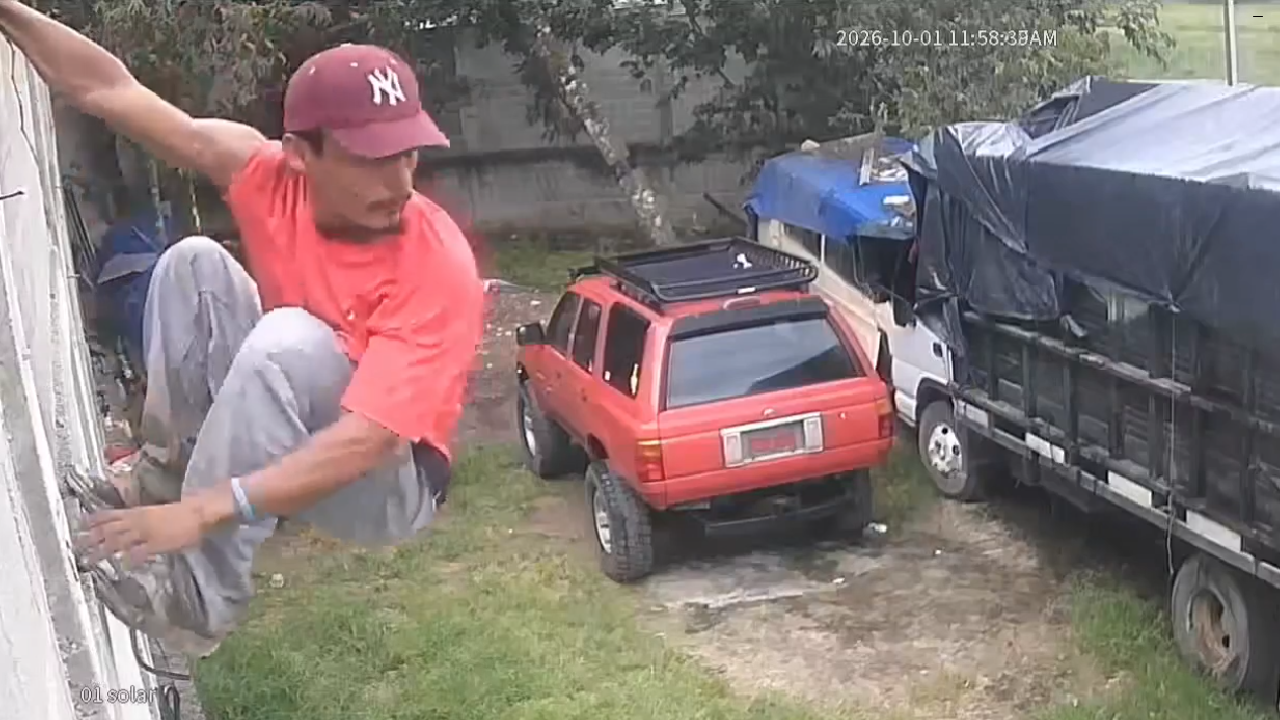 Imagen Principal de Nota: Exponen a hombre que ingresó a terreno privado y robó batería de carro en El Paraíso