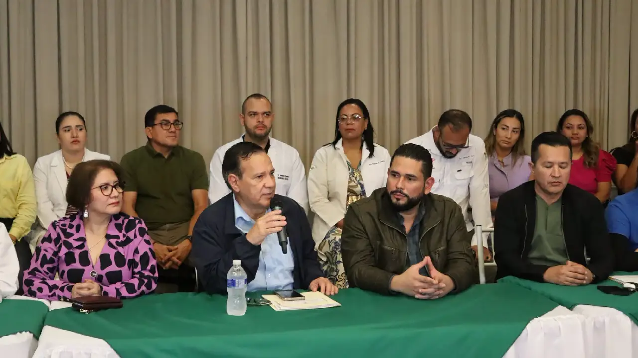 Médicos suspenden asambleas informativas y el lunes reanudan atenciones en hospitales Imagen de Médicos suspenden asambleas informativas y el lunes reanudan atenciones en hospitales