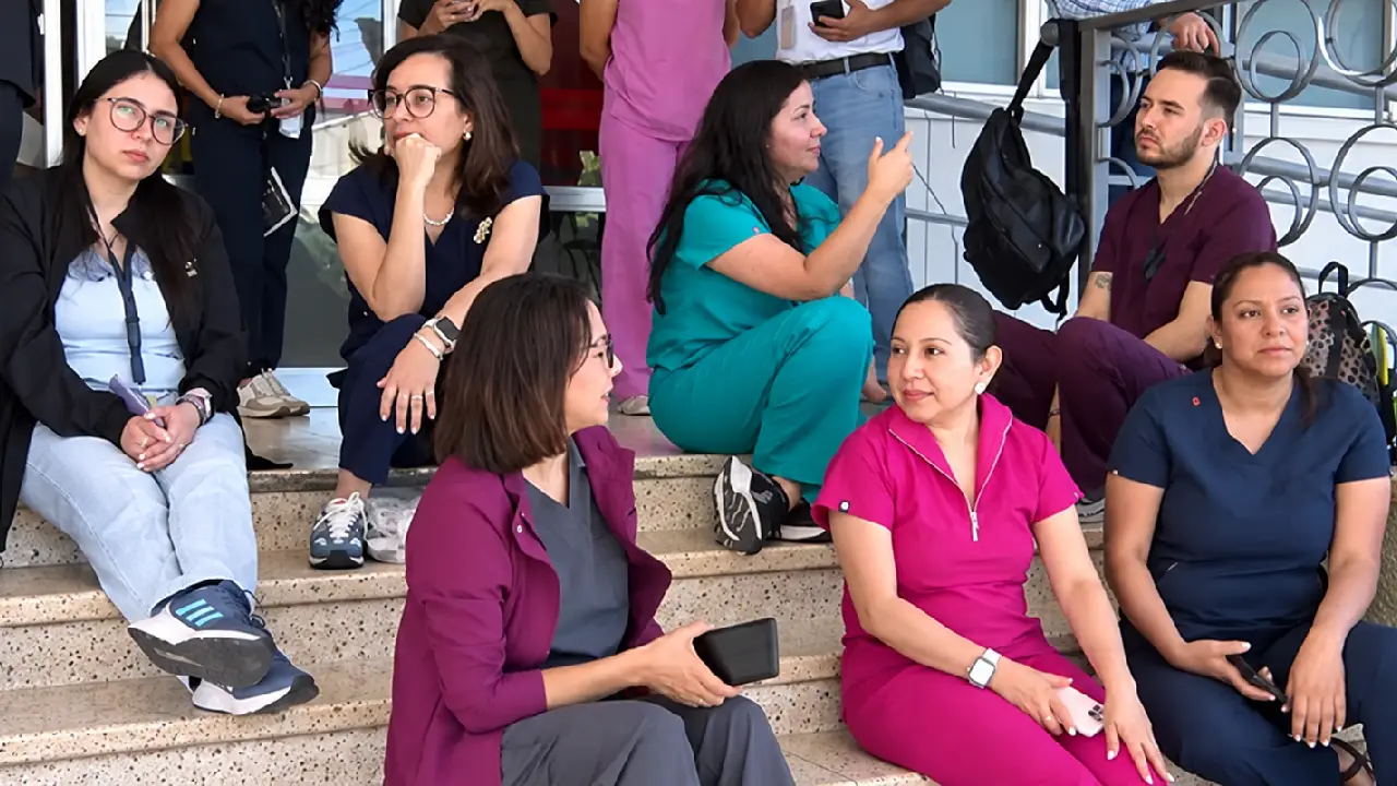 CMH y Salud difieren sobre cuántos médicos siguen sin recibir su salario Imagen de CMH y Salud difieren sobre cuántos médicos siguen sin recibir su salario