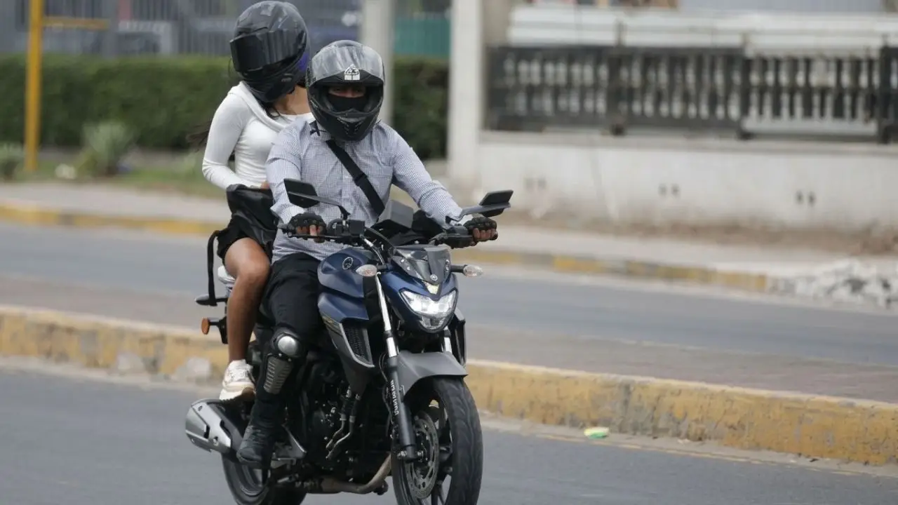 Mujer se lanza de motocicleta por temor a ser secuestrada durante "jalón" Imagen de Mujer se lanza de motocicleta por temor a ser secuestrada durante "jalón"