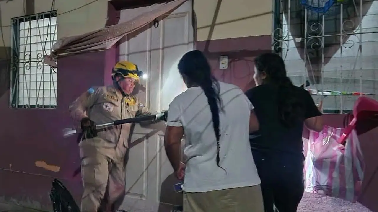 Sus padres salieron y lo dejaron encerrado: así fue su rescate en Lempira Imagen de Sus padres salieron y lo dejaron encerrado: así fue su rescate en Lempira