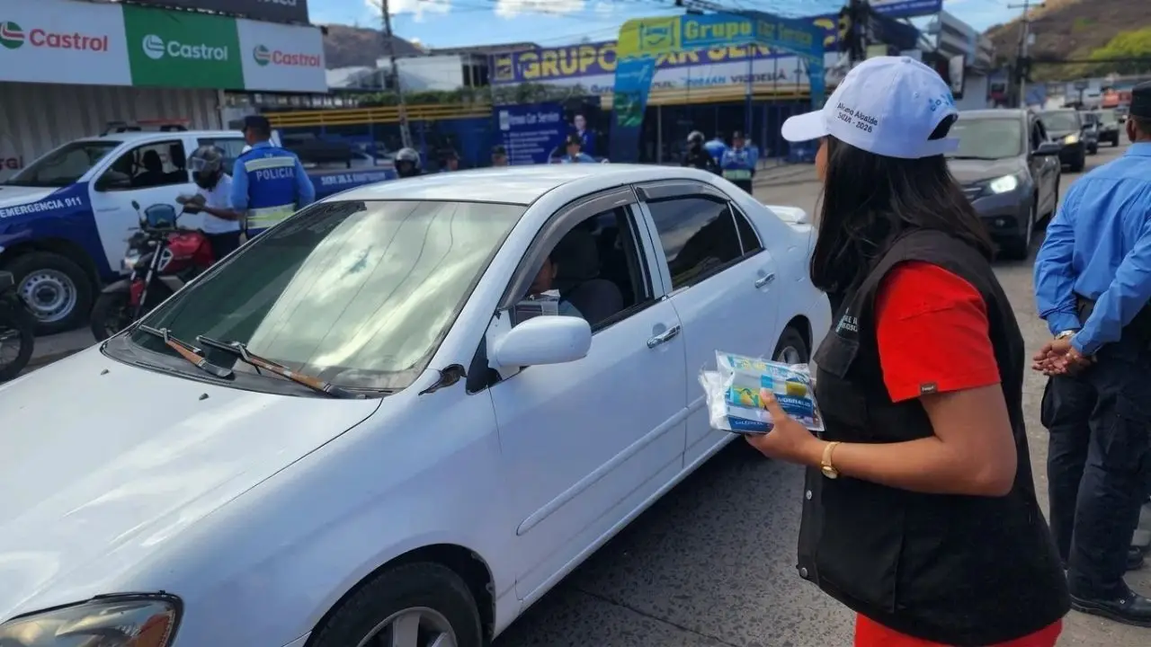 ¿Qué contiene el kit que Salud entrega a viajeros en carreteras por el Morazánico? Imagen de ¿Qué contiene el kit que Salud entrega a viajeros en carreteras por el Morazánico?