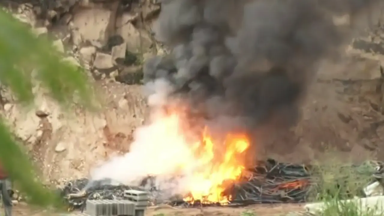 Imagen Principal de Nota: Quema de cables genera contaminación ambiental en Tegucigalpa