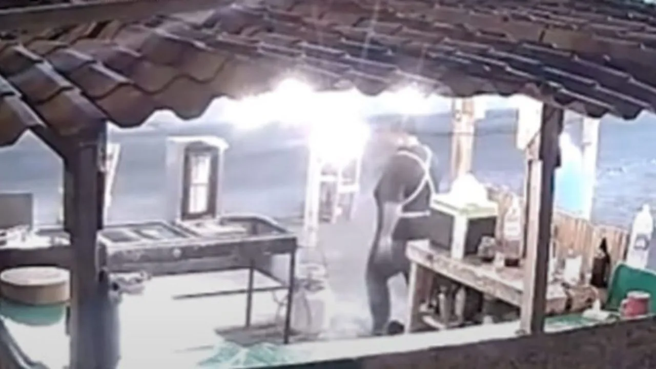 Captan aterradora actividad paranormal en taquería y empleados huyen Imagen de Captan aterradora actividad paranormal en taquería y empleados huyen