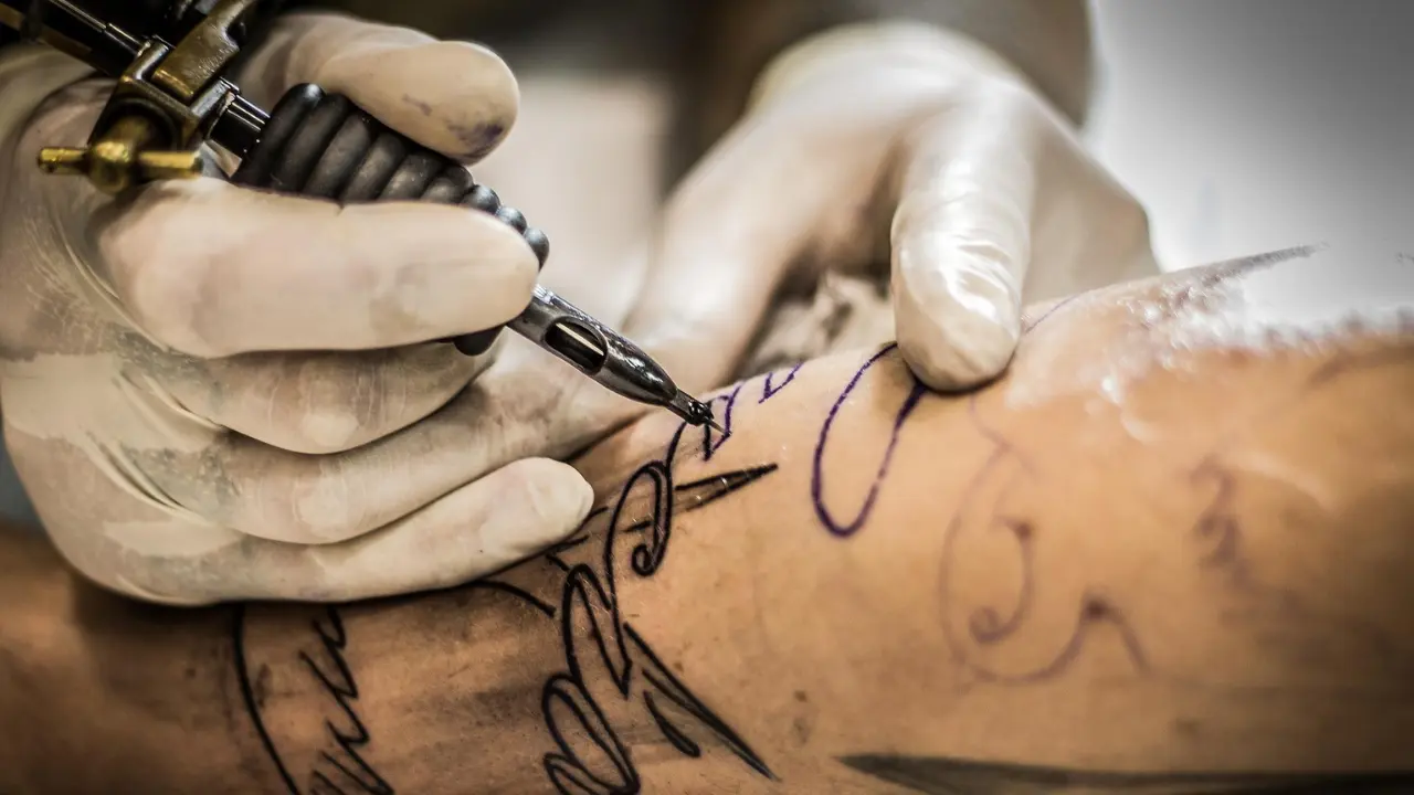 Policía: tatuadores que presten servicio a los delincuentes también serán detenidos Imagen de Policía: tatuadores que presten servicio a los delincuentes también serán detenidos